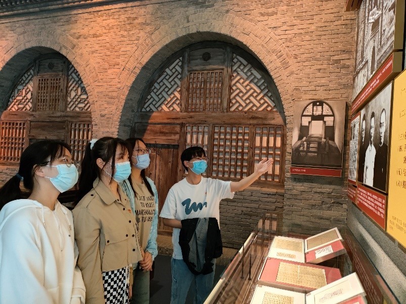 167336246.jpg 参观1.jpg