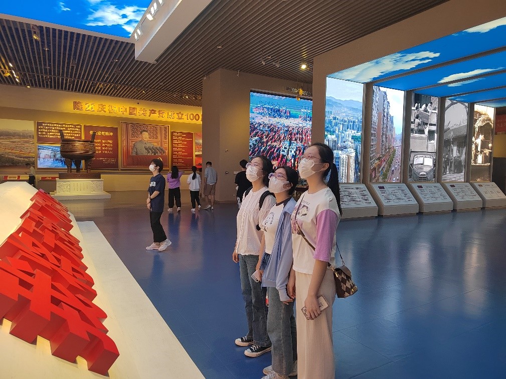 167336247.jpg 参观2.jpg